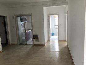 景华城 3室2厅2卫 132m&sup2;
