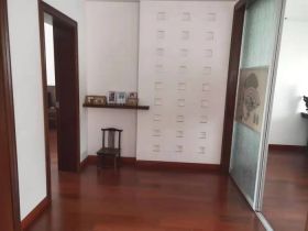星湖花园 4室2厅2卫 196m&sup2;