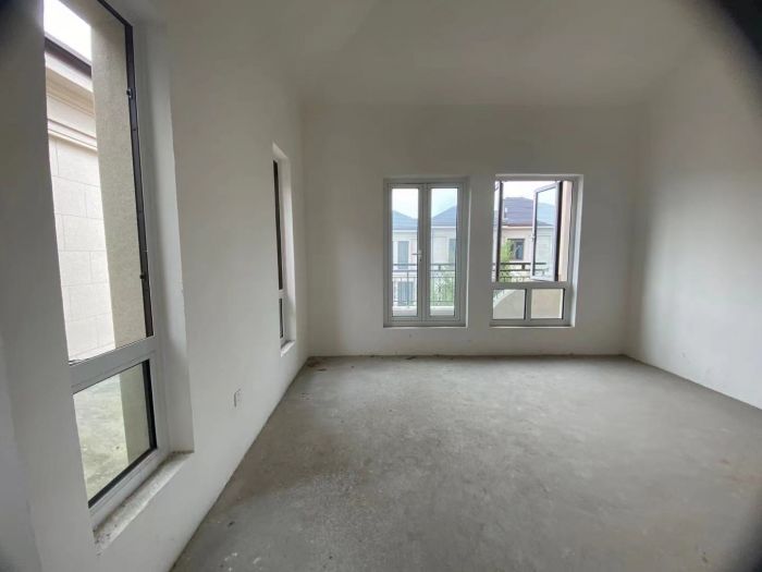 顺发御园 4室2厅4卫 249m&sup2;