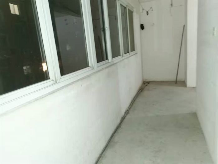 滨江花园 3室2厅1卫 130m&sup2;