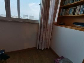 金辉花园 3室2厅1卫 132m²