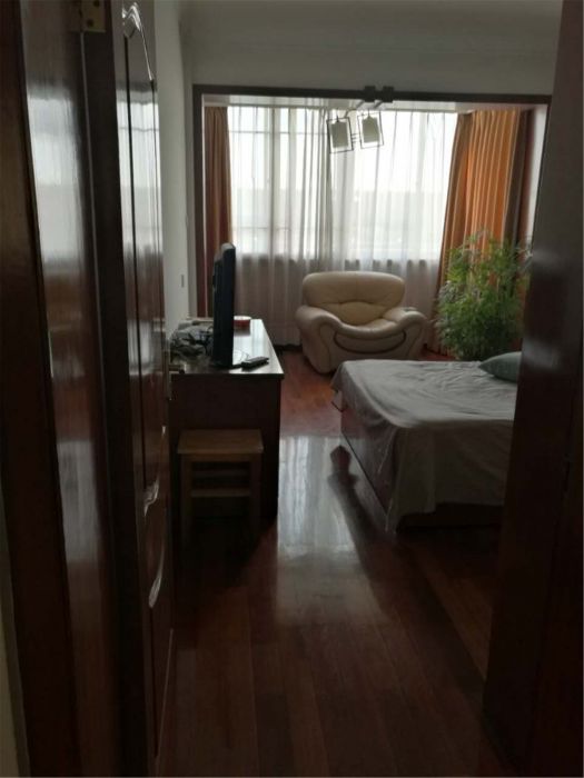 银花苑 4室2厅1卫 131m&sup2;