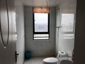 景华城 3室2厅2卫 132m&sup2;