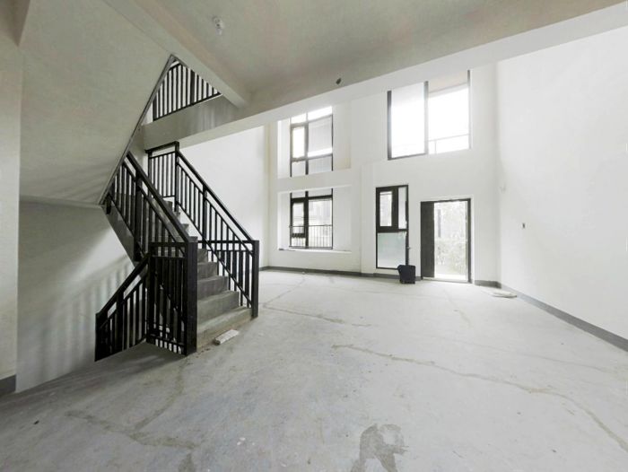 绿地新里城 3室2厅3卫 140m&sup2;