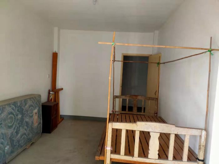 紫东南苑南区 3室2厅1卫 122m&sup2;