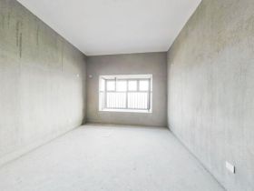 华强城 4室2厅2卫 158m²