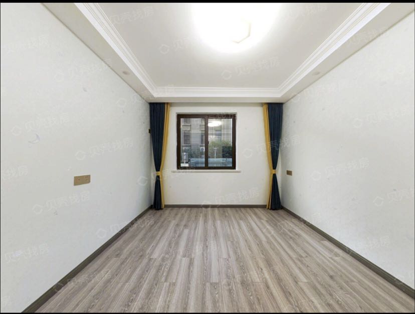 世家花园 3室2厅2卫 141m&sup2;
