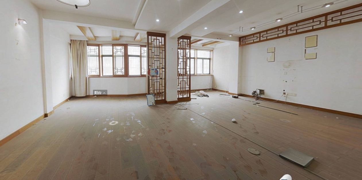鸿运城市花苑 3室2厅2卫 215.83m&sup2;