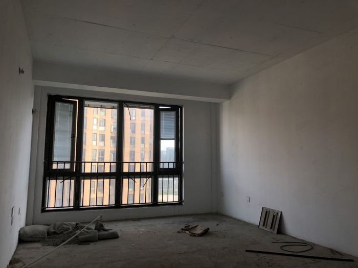 莱茵河畔 4室2厅2卫 135m&sup2;