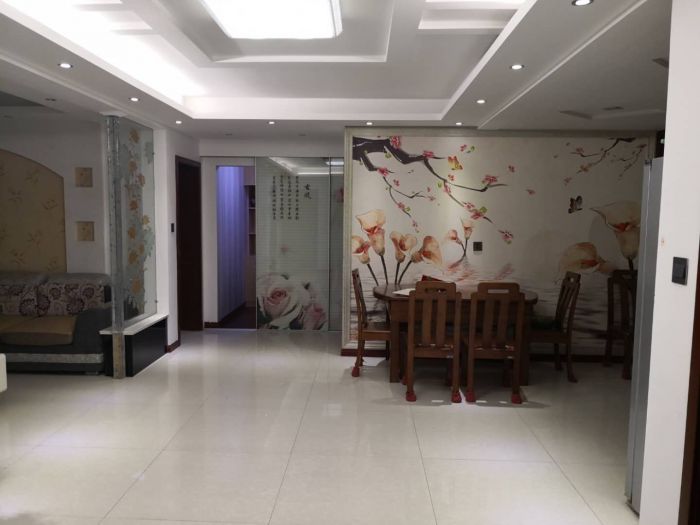 天山花苑 3室2厅1卫 133m&sup2;