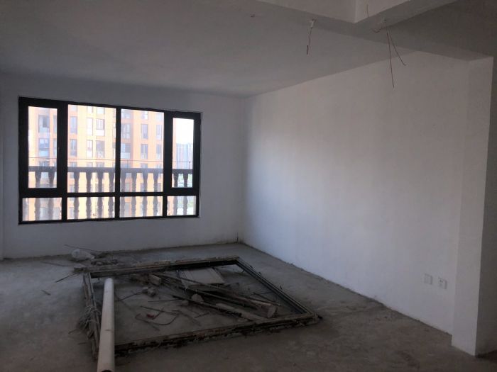 莱茵河畔 4室2厅2卫 135m&sup2;