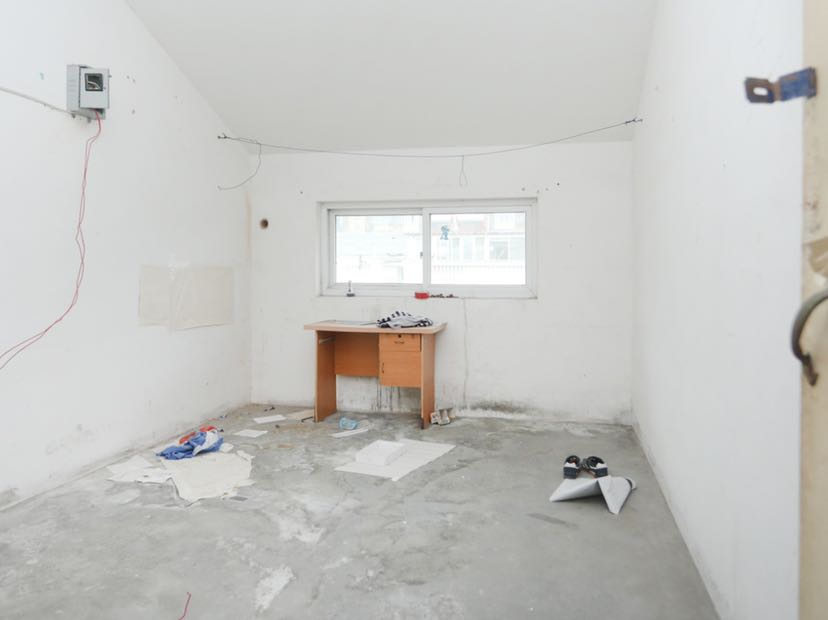 紫东花苑 6室1厅2卫 198m&sup2;
