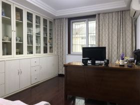 东城花园 5室2厅2卫 133m&sup2;