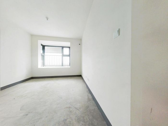 绿地新里城 3室1厅1卫 105m&sup2;