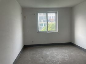 东昇花园 3室2厅2卫 159m&sup2;