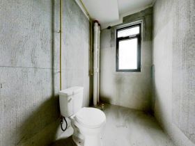 绿地新里城 3室1厅1卫 105m&sup2;