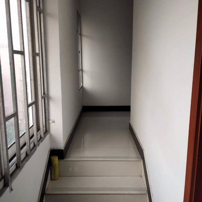 黎明花园 4室2厅1卫 144m&sup2;