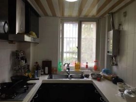 桃坞路服饰城 4室2厅2卫 136m&sup2;
