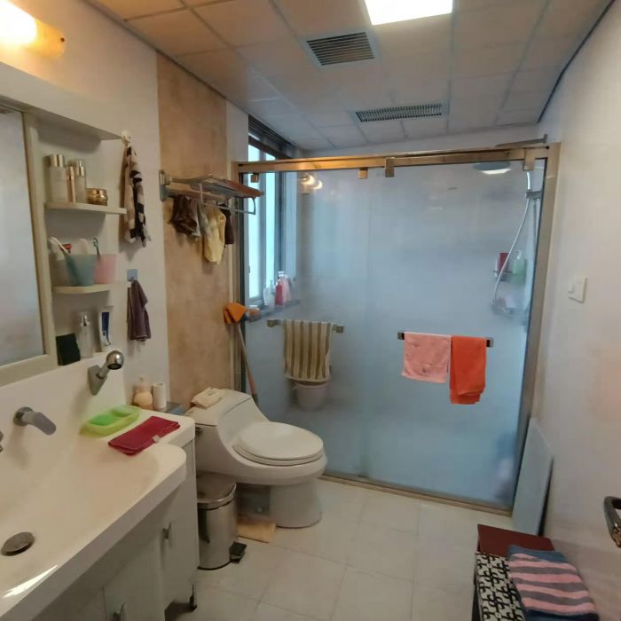 海天大厦 5室2厅2卫 255.00m&sup2;