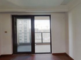 雍华府 4室2厅2卫 136.2m&sup2;