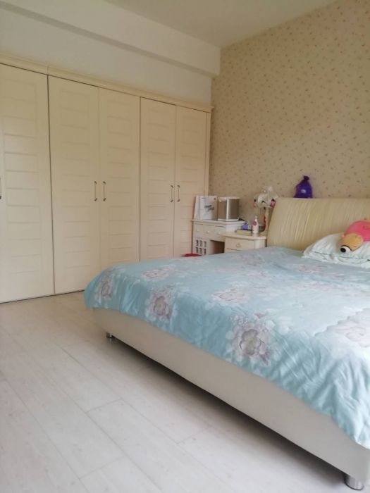 凤凰莱茵苑 4室2厅3卫 210.58m&sup2;