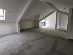 军山花园 4室2厅3卫 233m&sup2;