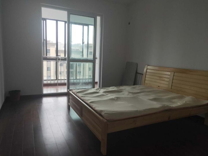 紫东南苑 3室1厅1卫 130m&sup2;