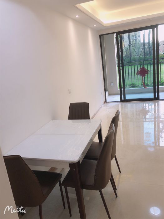 绿地新里城 3室2厅1卫 90m&sup2;