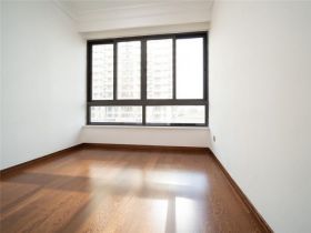 雍华府 4室2厅2卫 136m&sup2;
