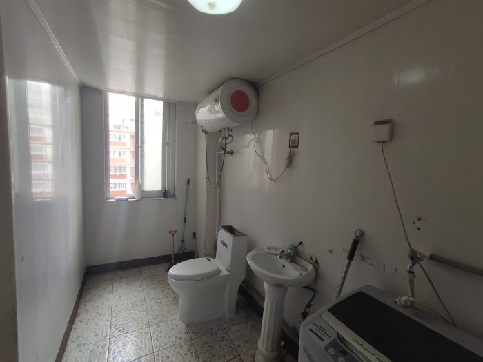 新港花苑 5室1厅2卫 135m&sup2;