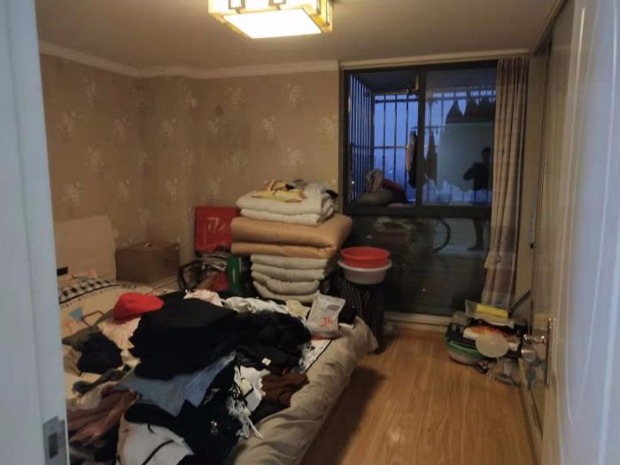 鸿运大厦 4室2厅2卫 158m&sup2;