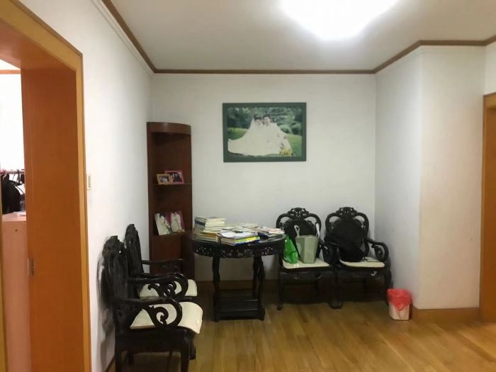 黎明花园 4室2厅2卫 182.56m&sup2;