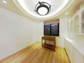 金鑫苑 4室2厅2卫 195m&sup2;