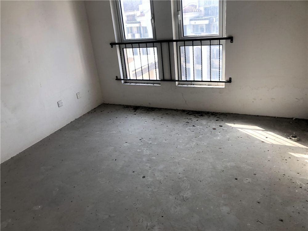 军山花园 4室2厅2卫 200.00m&sup2;