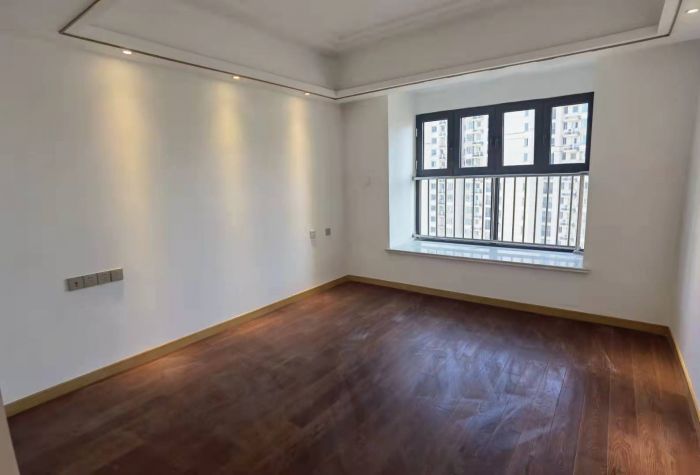 中南世纪花城三期 3室2厅2卫 137m&sup2;