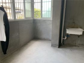 天山花苑 3室1厅1卫 142m&sup2;