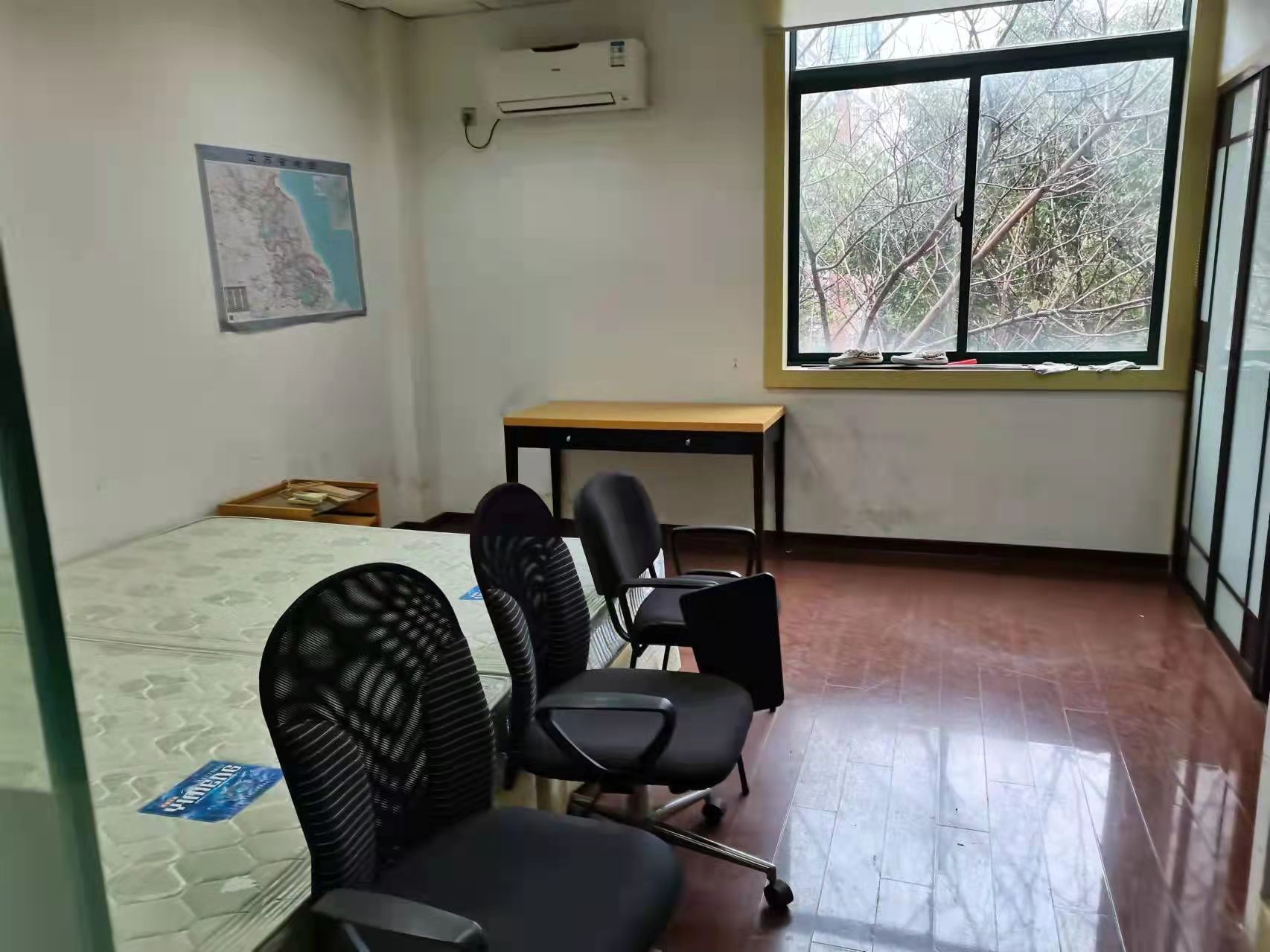 名都广场 3室1厅1卫 145m&sup2;