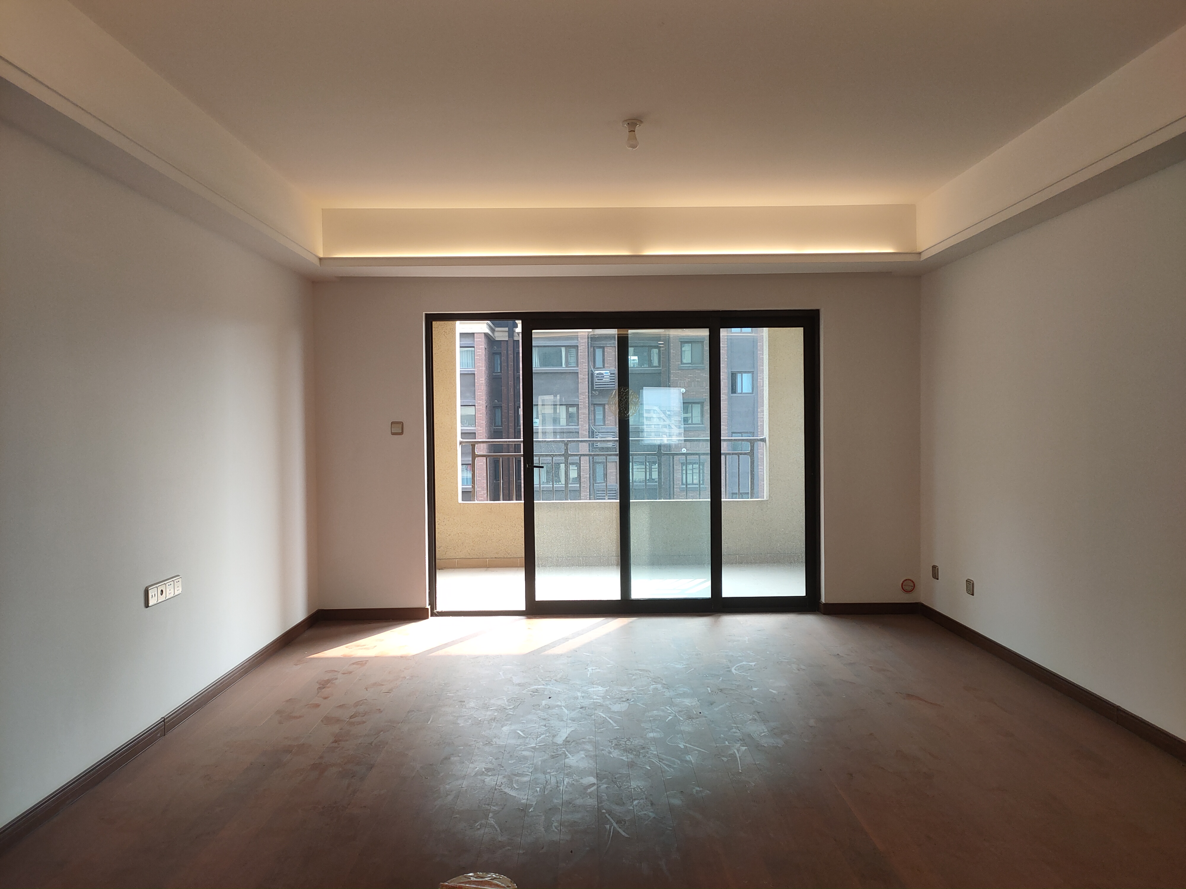 外滩小区 3室1厅2卫 132m&sup2;