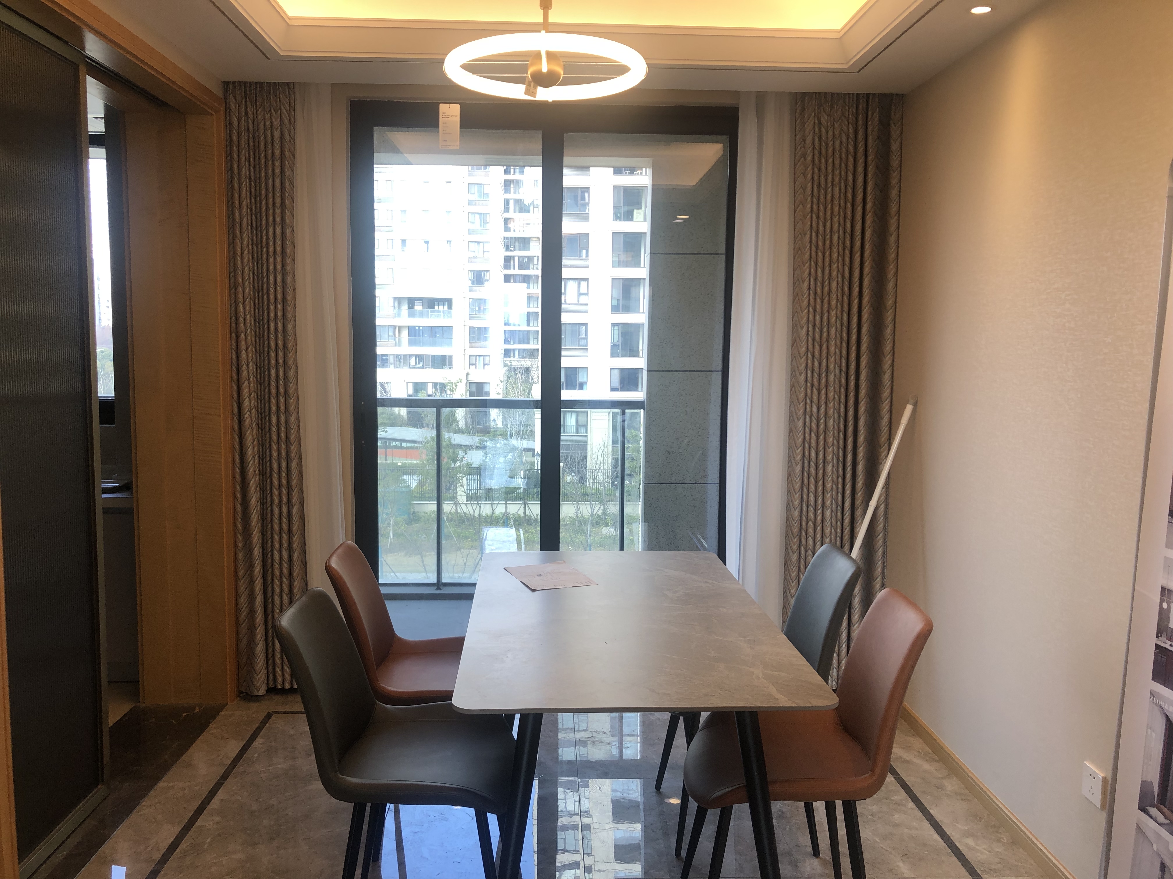 绿城蘭园 4室2厅2卫 143m&sup2;