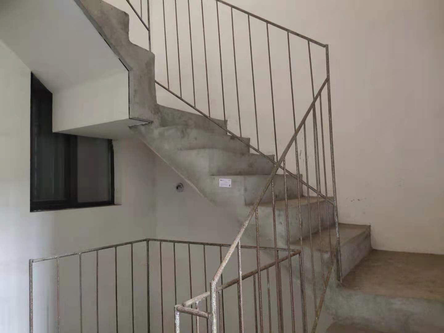 罗福宫 5室2厅3卫 299m²
