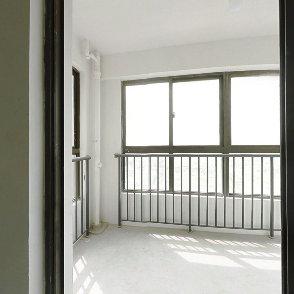 同和嘉苑东区 3室2厅2卫 121.52m&sup2;