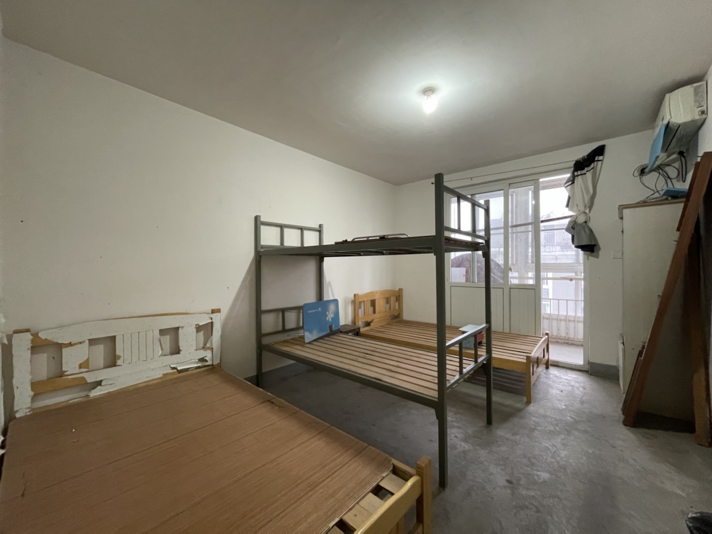 锦安花园一期 4室2厅1卫 105m&sup2;