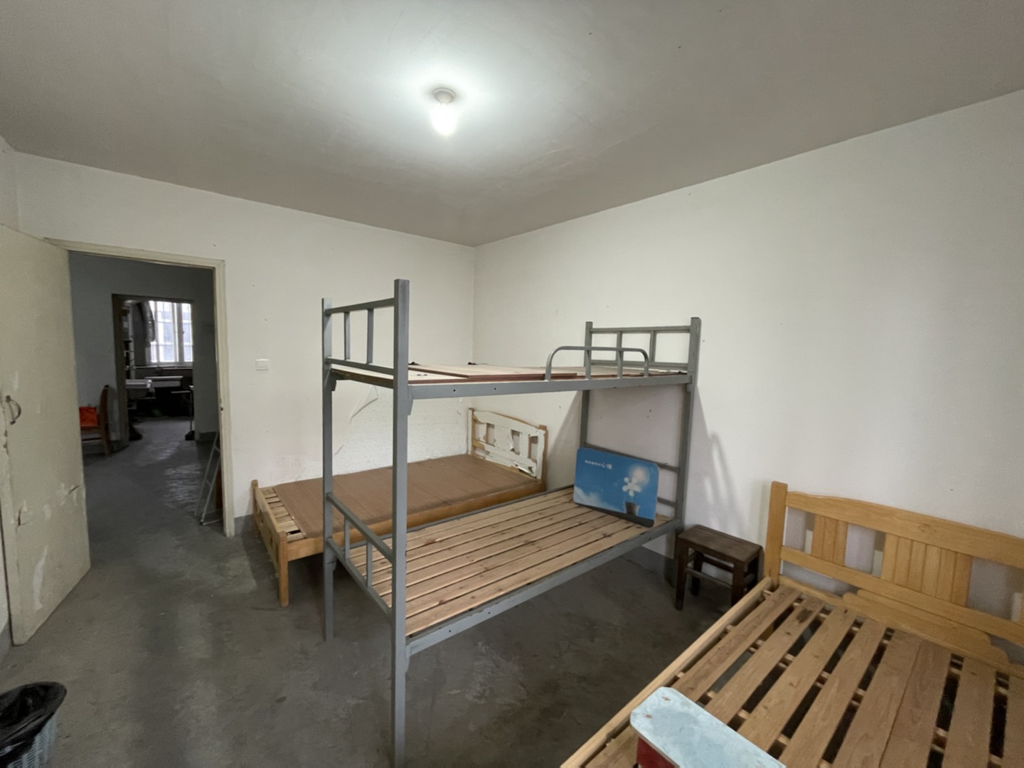 锦安花园一期 4室2厅1卫 105m&sup2;