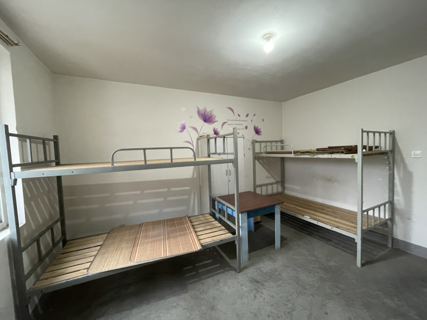 锦安花园一期 4室2厅1卫 105m&sup2;