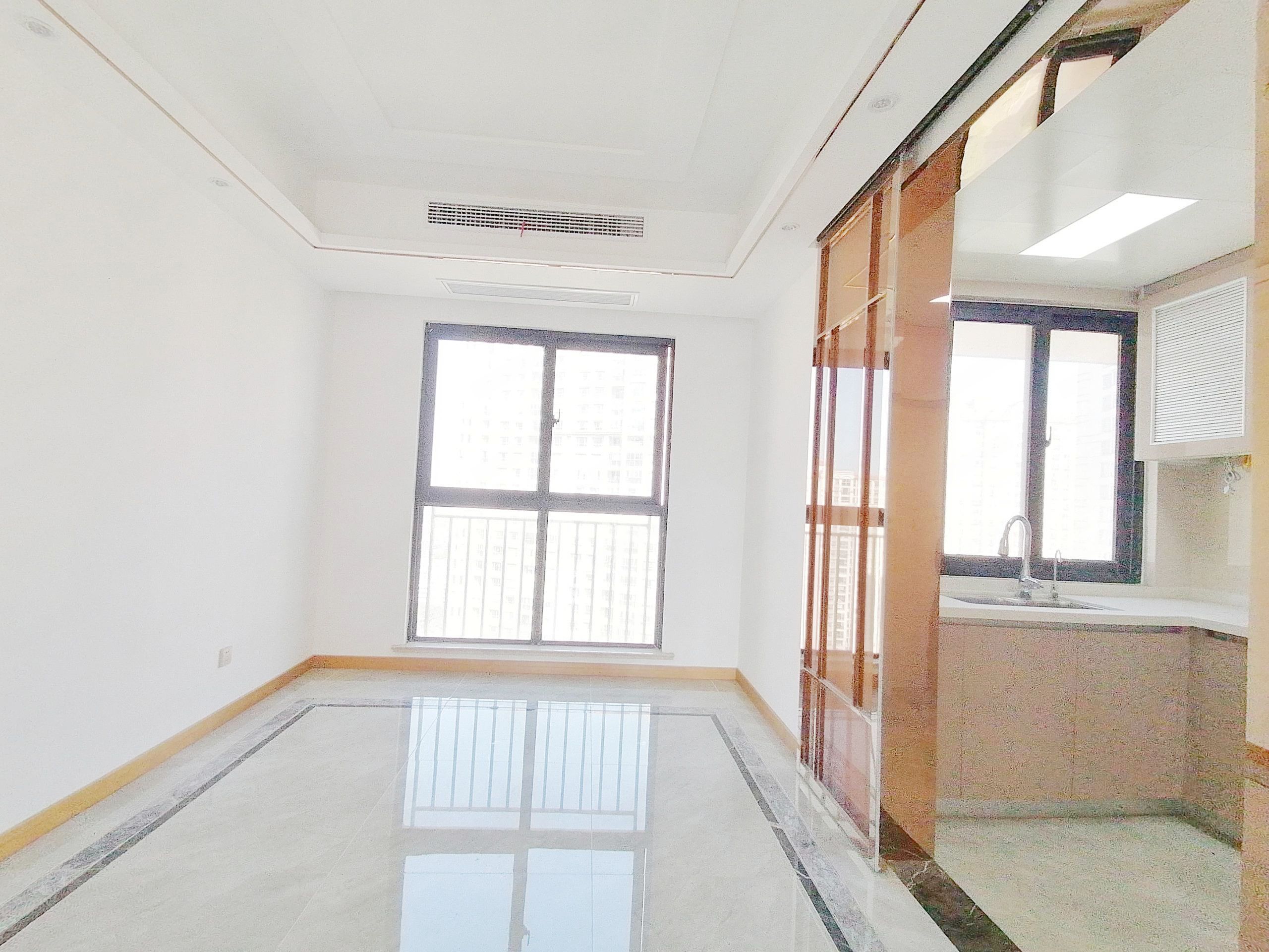 中南世纪花城三期 3室2厅2卫 135.00m²