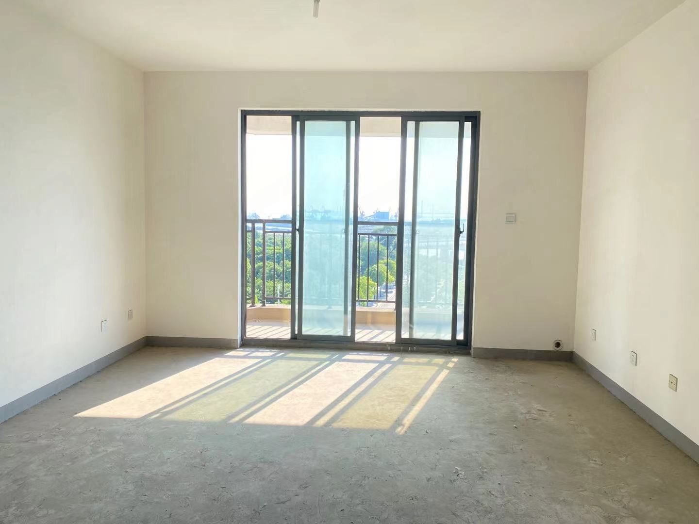 江景国际家园 3室2厅1卫 137m&sup2;