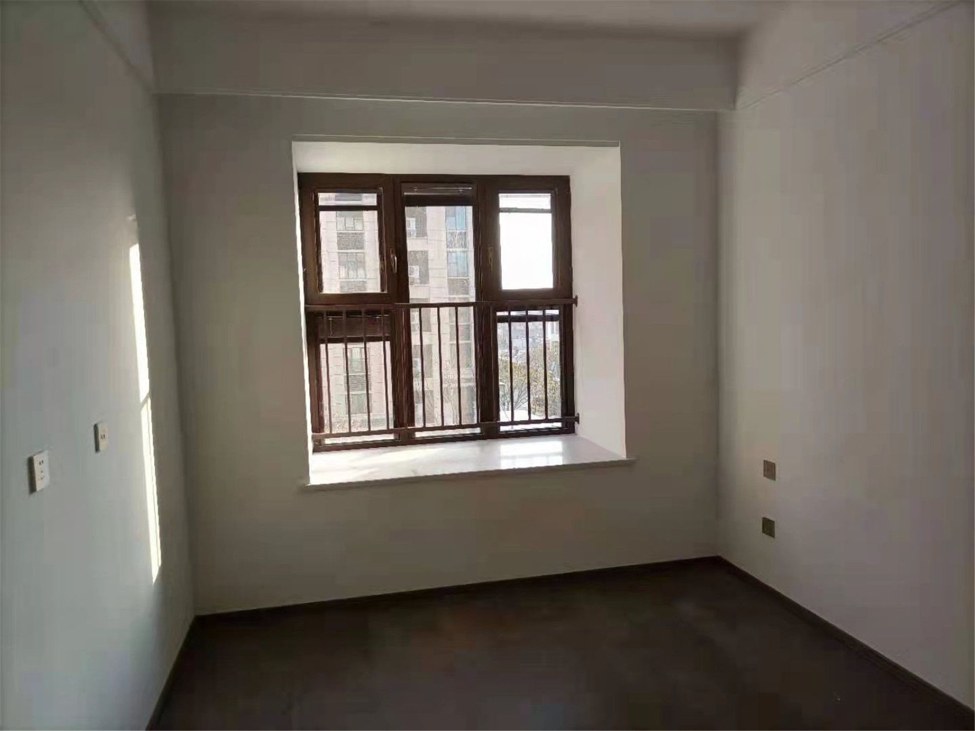 珑府 4室2厅2卫 143m&sup2;