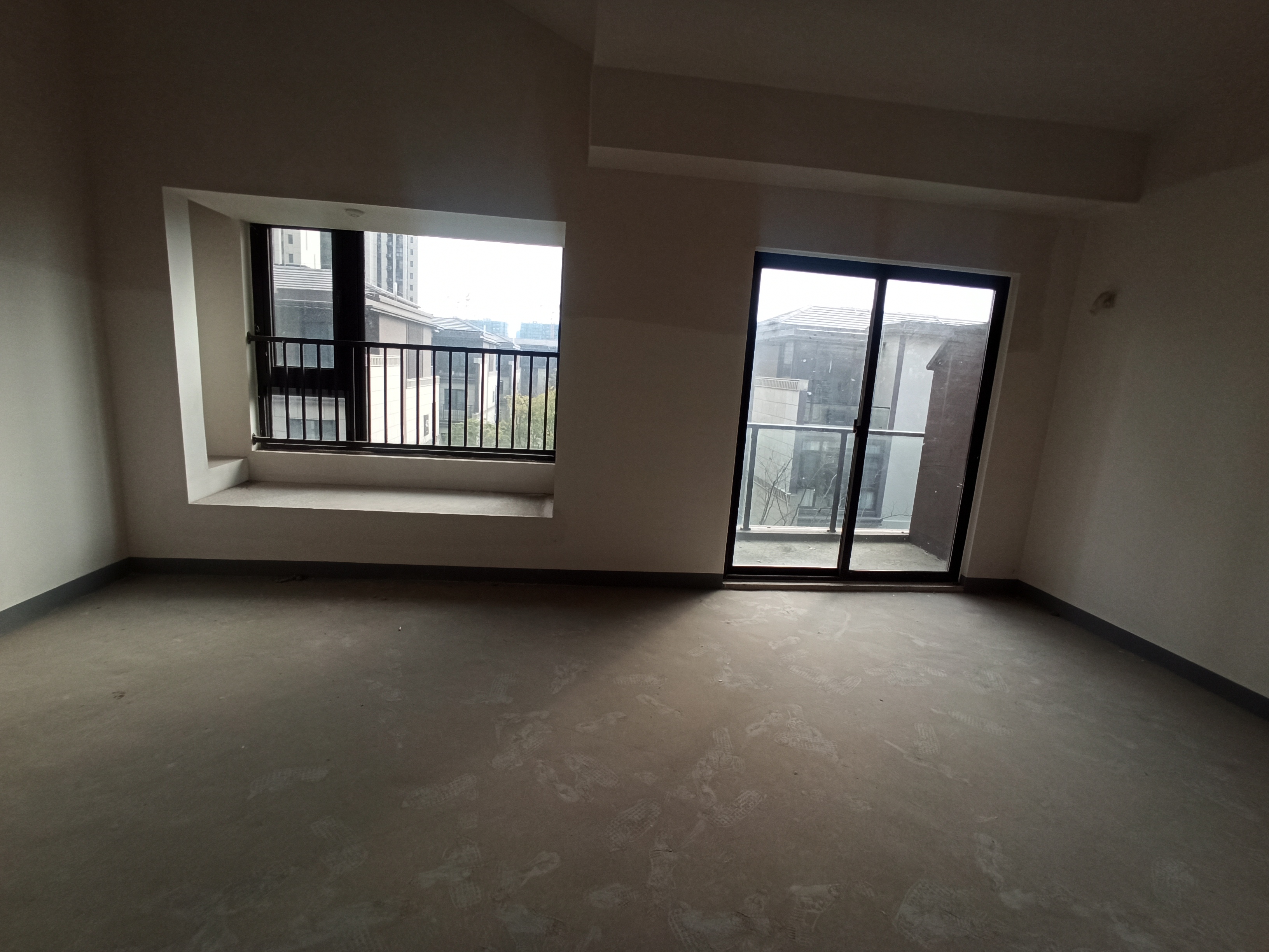 绿地新里城 4室2厅2卫 140m&sup2;