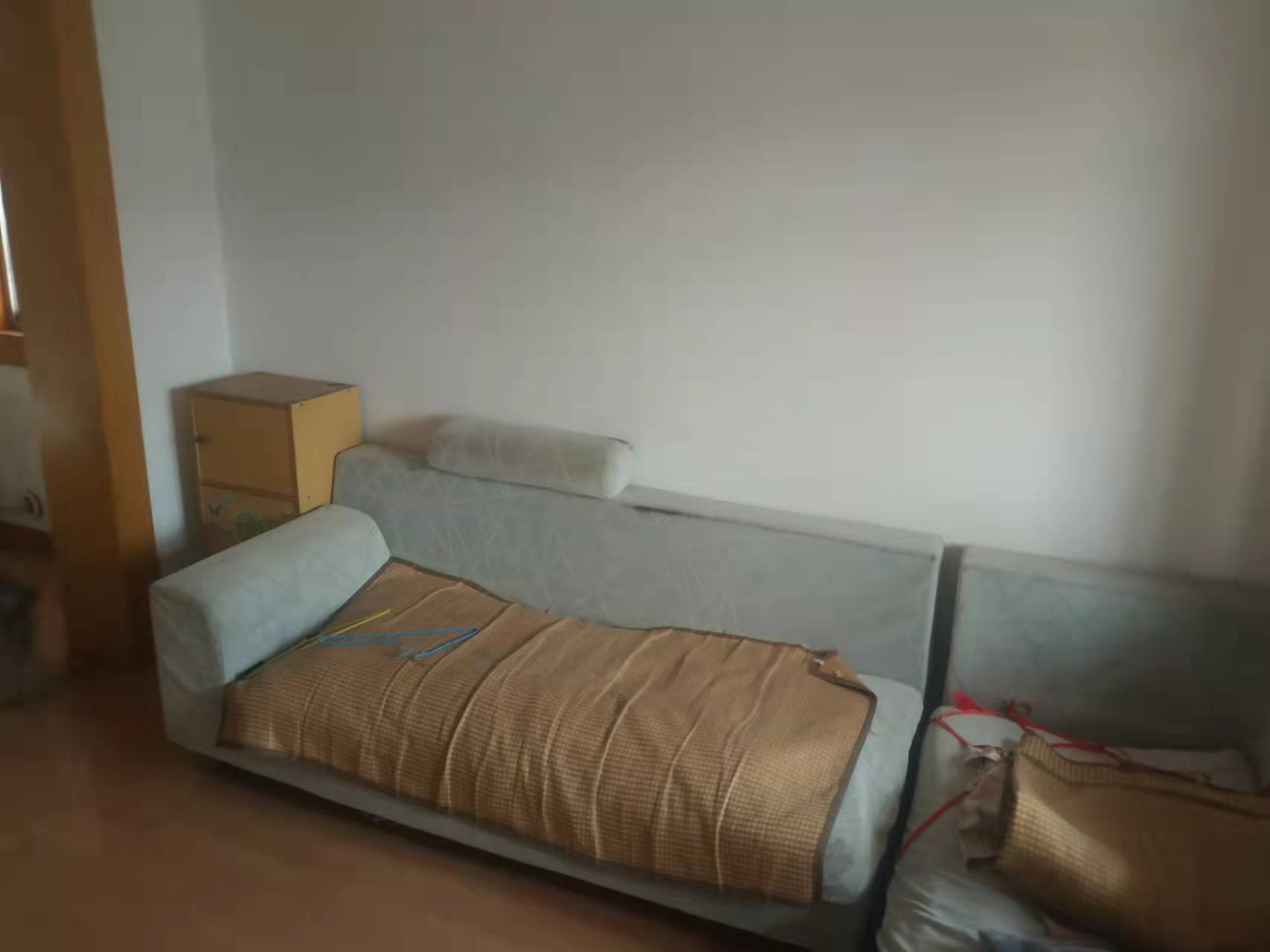 虹桥新村(朝霞路) 3室1厅1卫 72m&sup2;