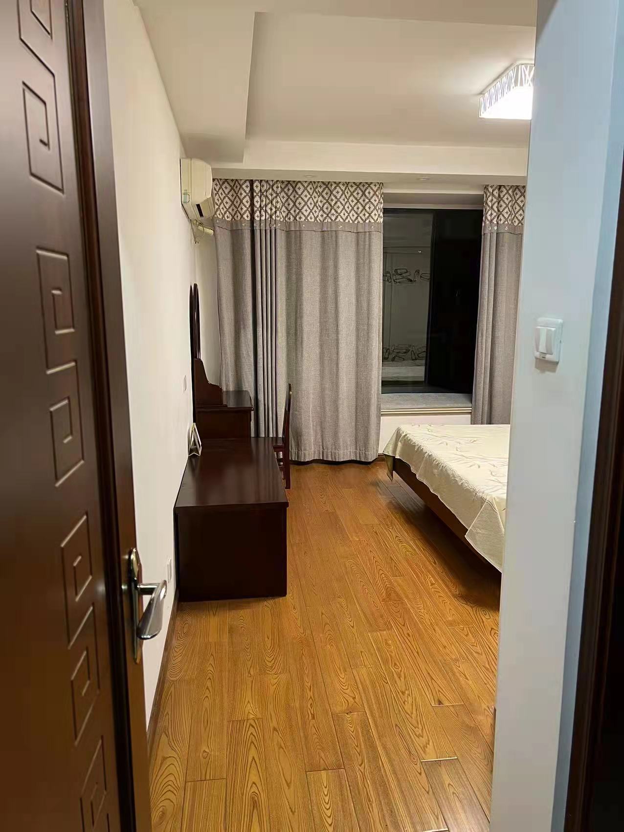 天安花园 3室2厅2卫 143m&sup2;